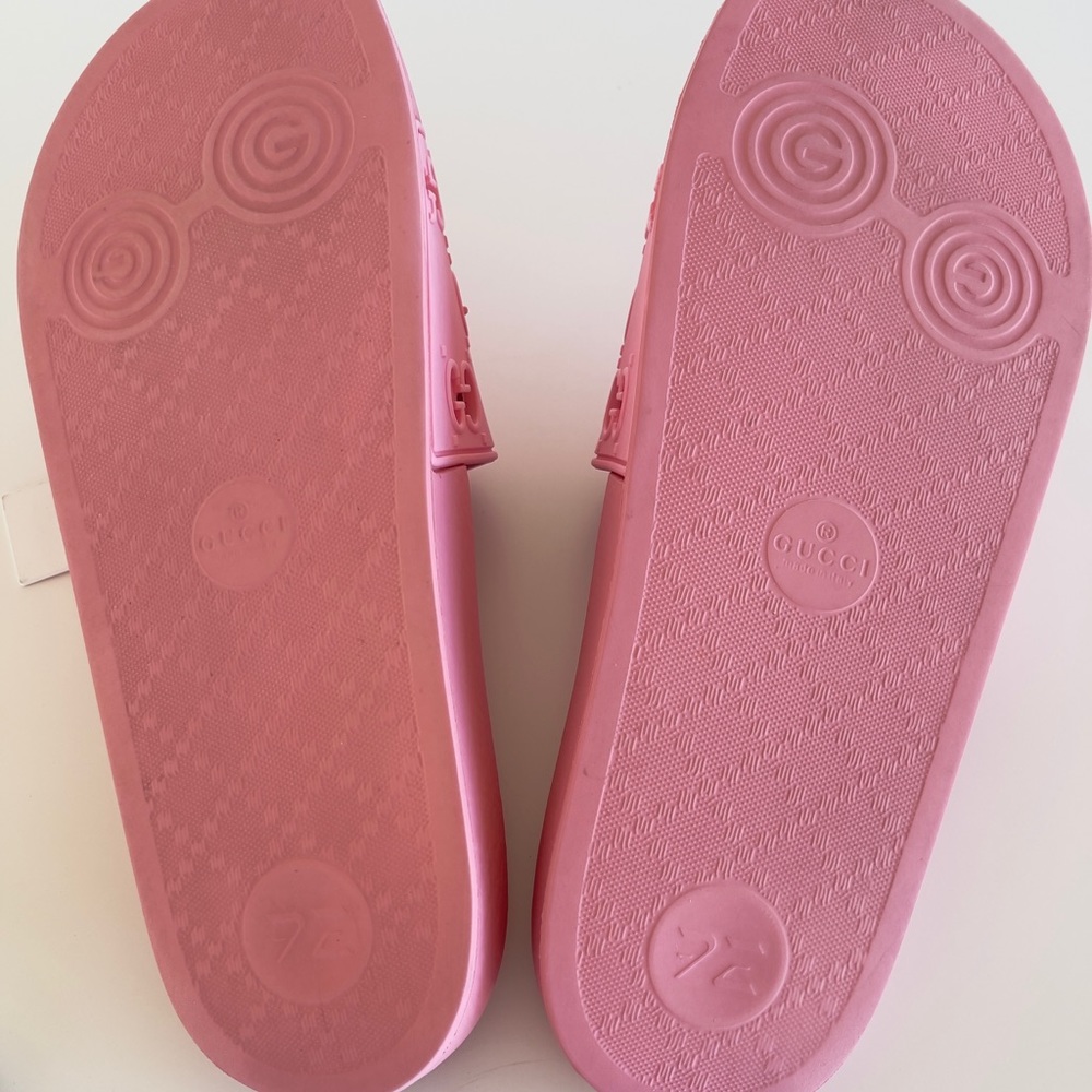 Gucci Pursuit GG Slide Sandals - Picture 9 of 11